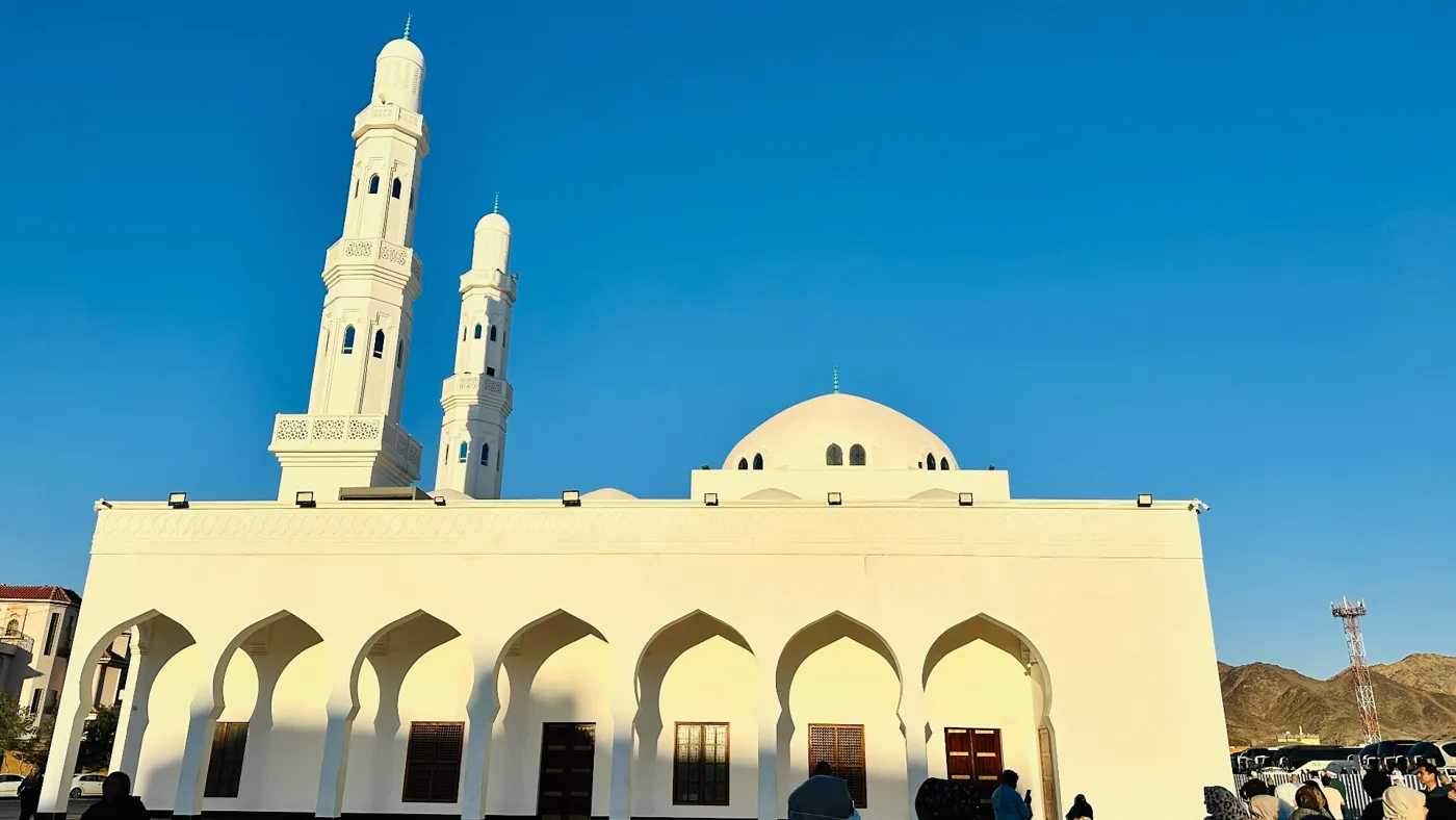 Masjid Al Areesh in Badr, a white mosque with two minarets and a dome beneath a blue sky