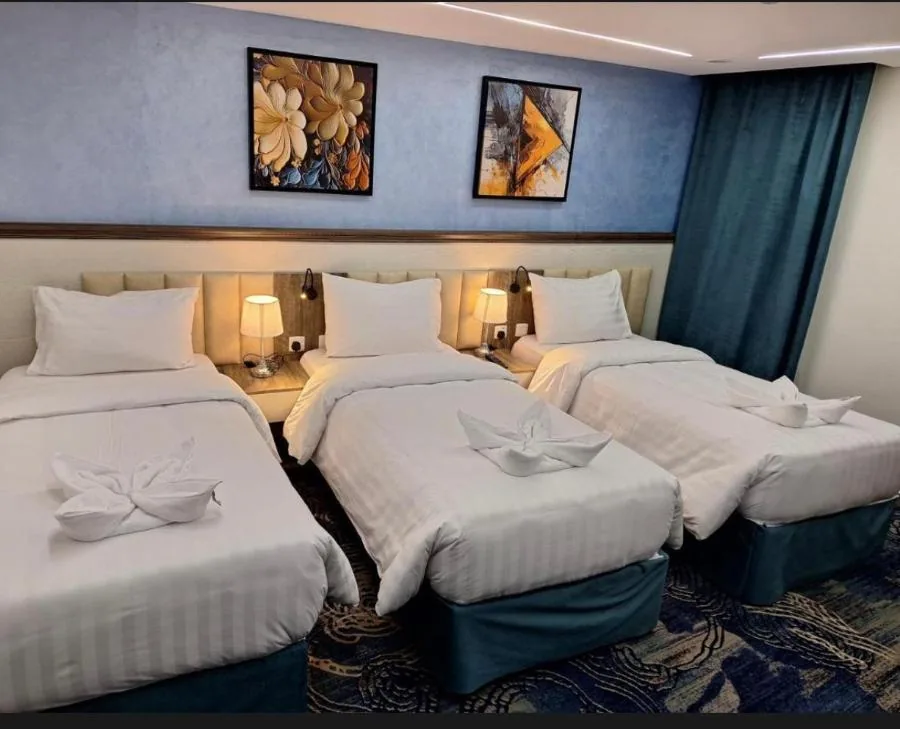 Guest room at Fajr Al Nusuk hotel in Makkah